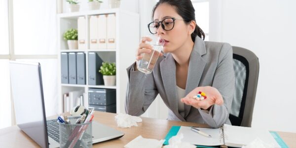C’est l’histoire d’un salarié en arrêt maladie… qui continue de travailler… C’est l’histoire d’un salarié en arrêt maladie… qui continue de travailler…