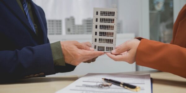 Acquisition temporaire de biens en copropriété à rénover : quelle revente possible ?