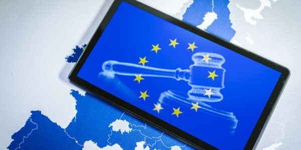 Loi d’adaptation au droit européen : les mesures sociales