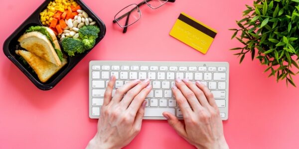 Titres-restaurant et télétravail : le juge tranche enfin !