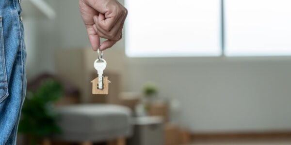 Logement de fonction : à restituer à la fin du CDI ?