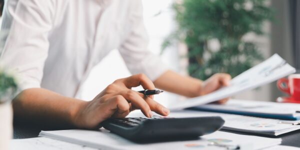 C’est l’histoire d’une société qui a changé de cap et ne peut plus regarder en arrière… C’est l’histoire d’une société qui a changé de cap et ne peut plus regarder en arrière…