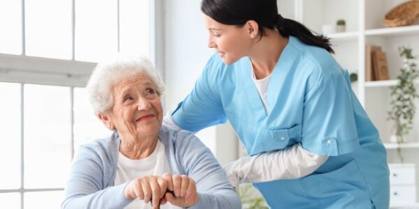 Établissements d’accueil sociaux et médico-sociaux : un contrôle possible des espaces privatifs des résidents ?