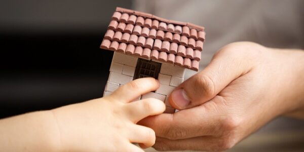 C’est l’histoire d’une petite-fille qui hérite de la holding de sa grand-mère… C’est l’histoire d’une petite-fille qui hérite de la holding de sa grand-mère…