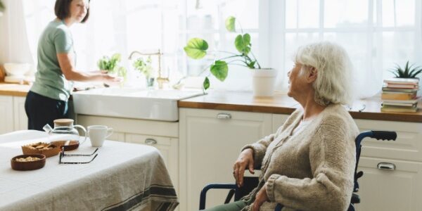 Aide à domicile : l’âge d’accès à l’avantage social est réhaussé