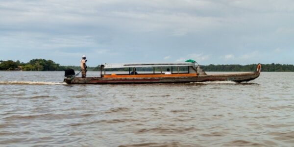 Guyane : une aide pour le transport en pirogue
