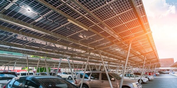 Panneaux photovoltaïques et équipement des parkings : un délai supplémentaire ? Panneaux photovoltaïques et équipement des parkings : un délai supplémentaire ?
